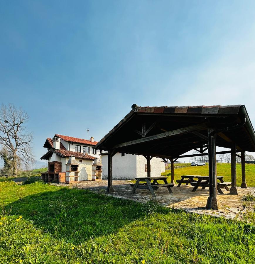 Casa La Maestra Appartement Arriondas Buitenkant foto