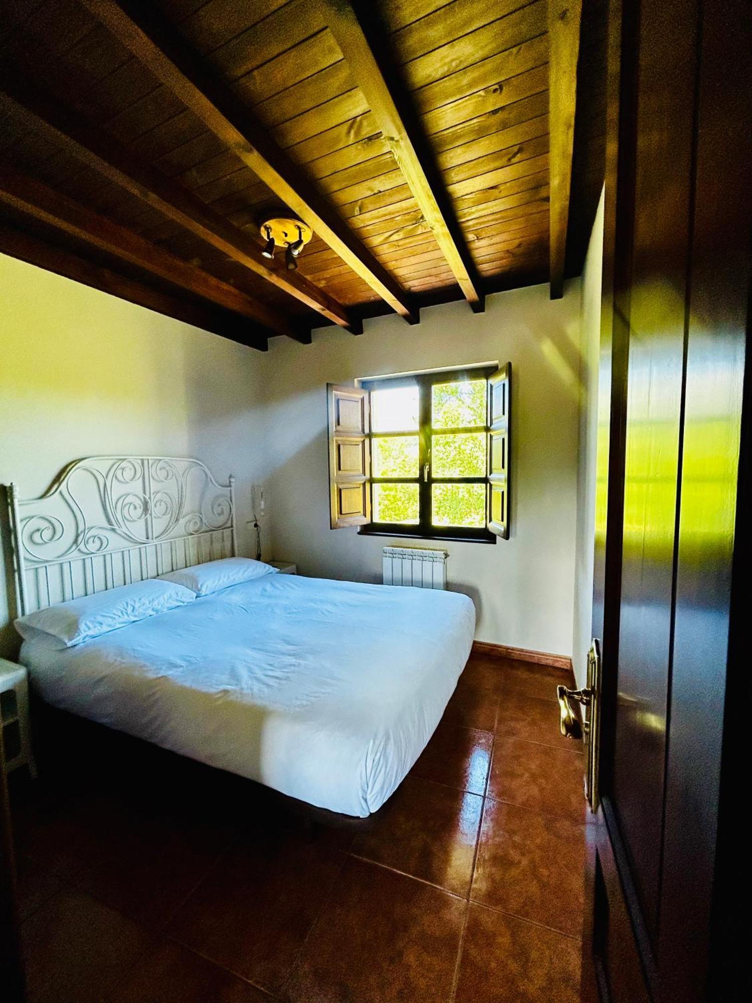 Casa La Maestra Appartement Arriondas Buitenkant foto