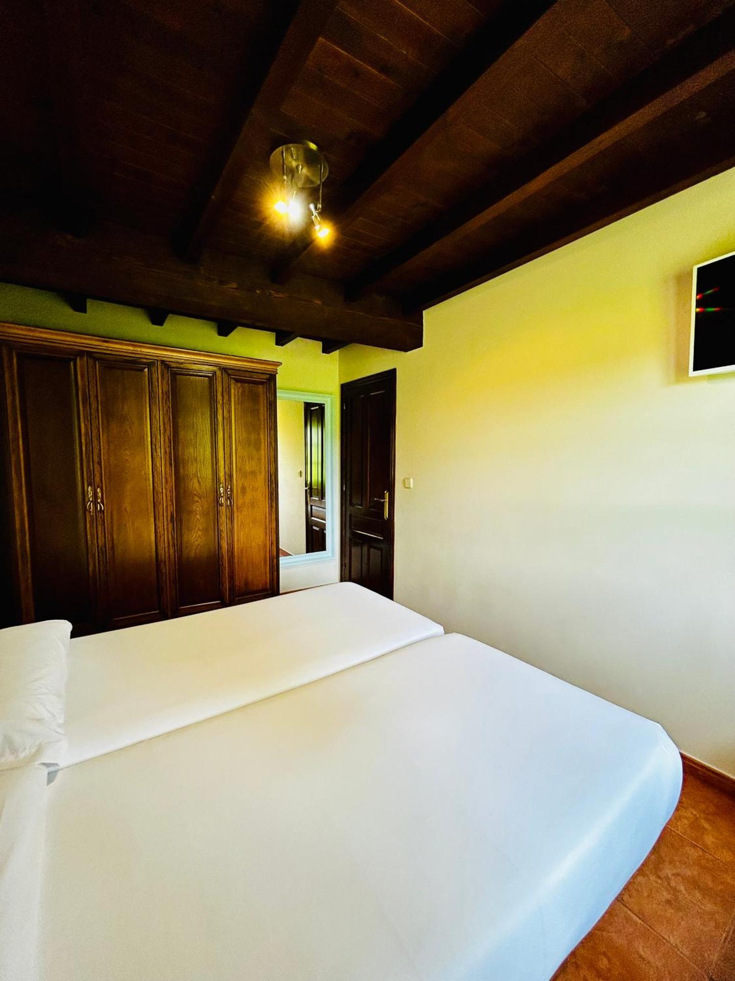 Casa La Maestra Appartement Arriondas Buitenkant foto