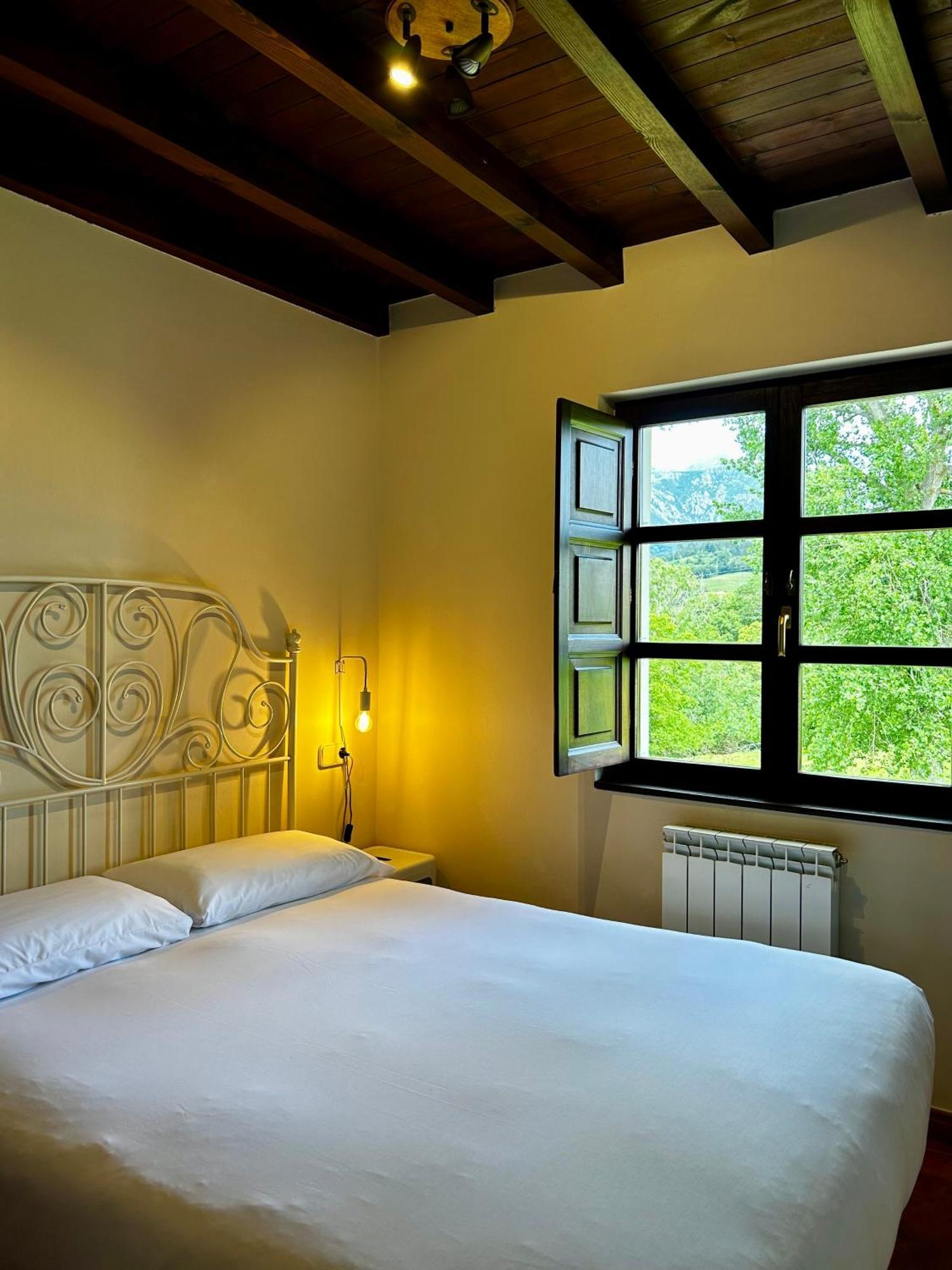 Casa La Maestra Appartement Arriondas Buitenkant foto