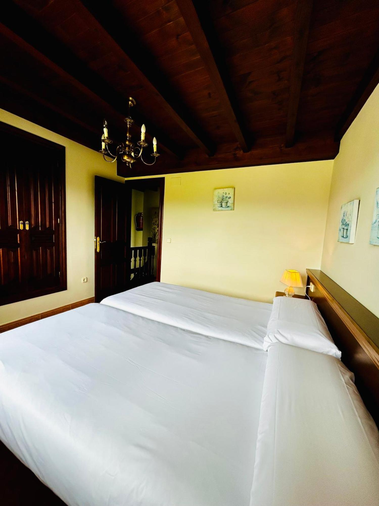 Casa La Maestra Appartement Arriondas Buitenkant foto