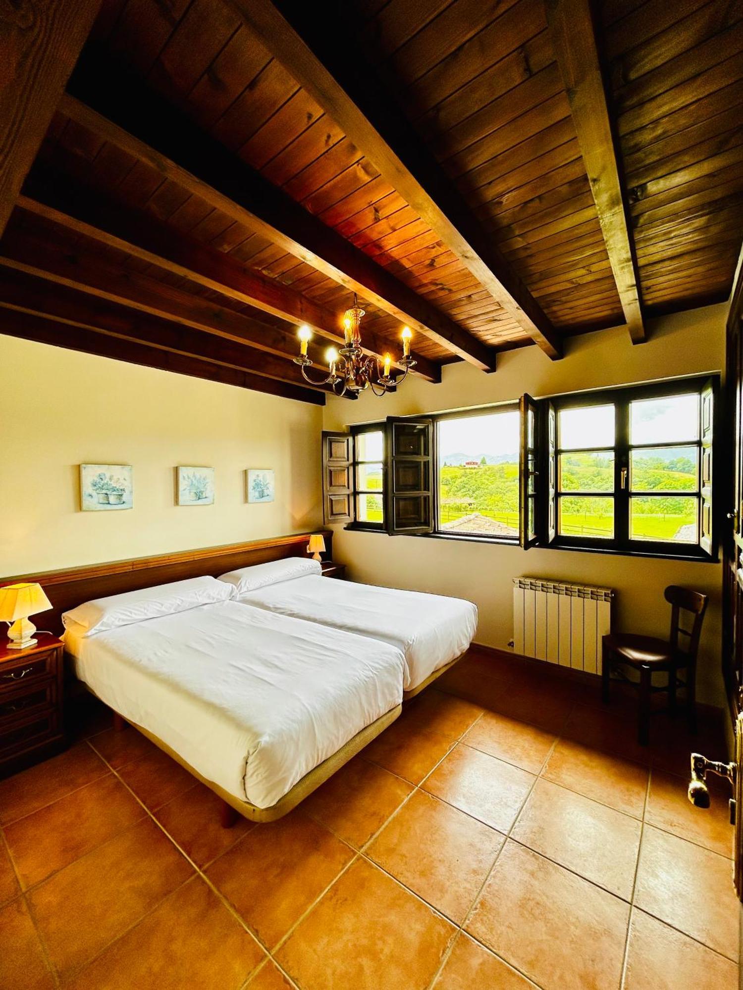 Casa La Maestra Appartement Arriondas Buitenkant foto
