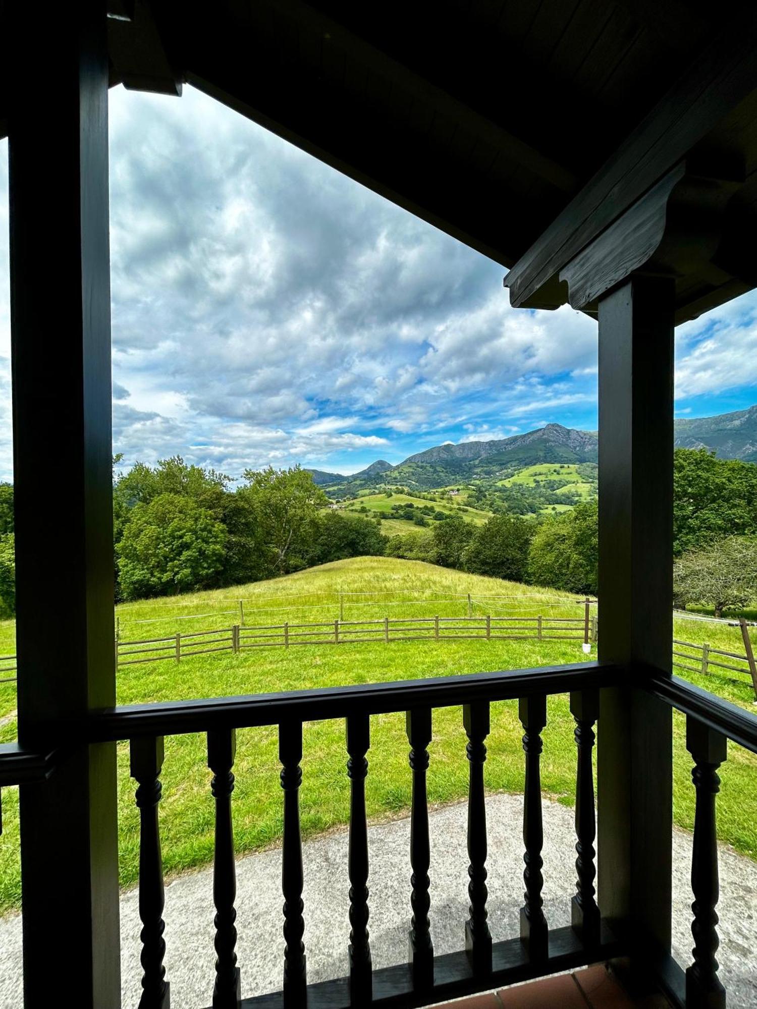 Casa La Maestra Appartement Arriondas Buitenkant foto