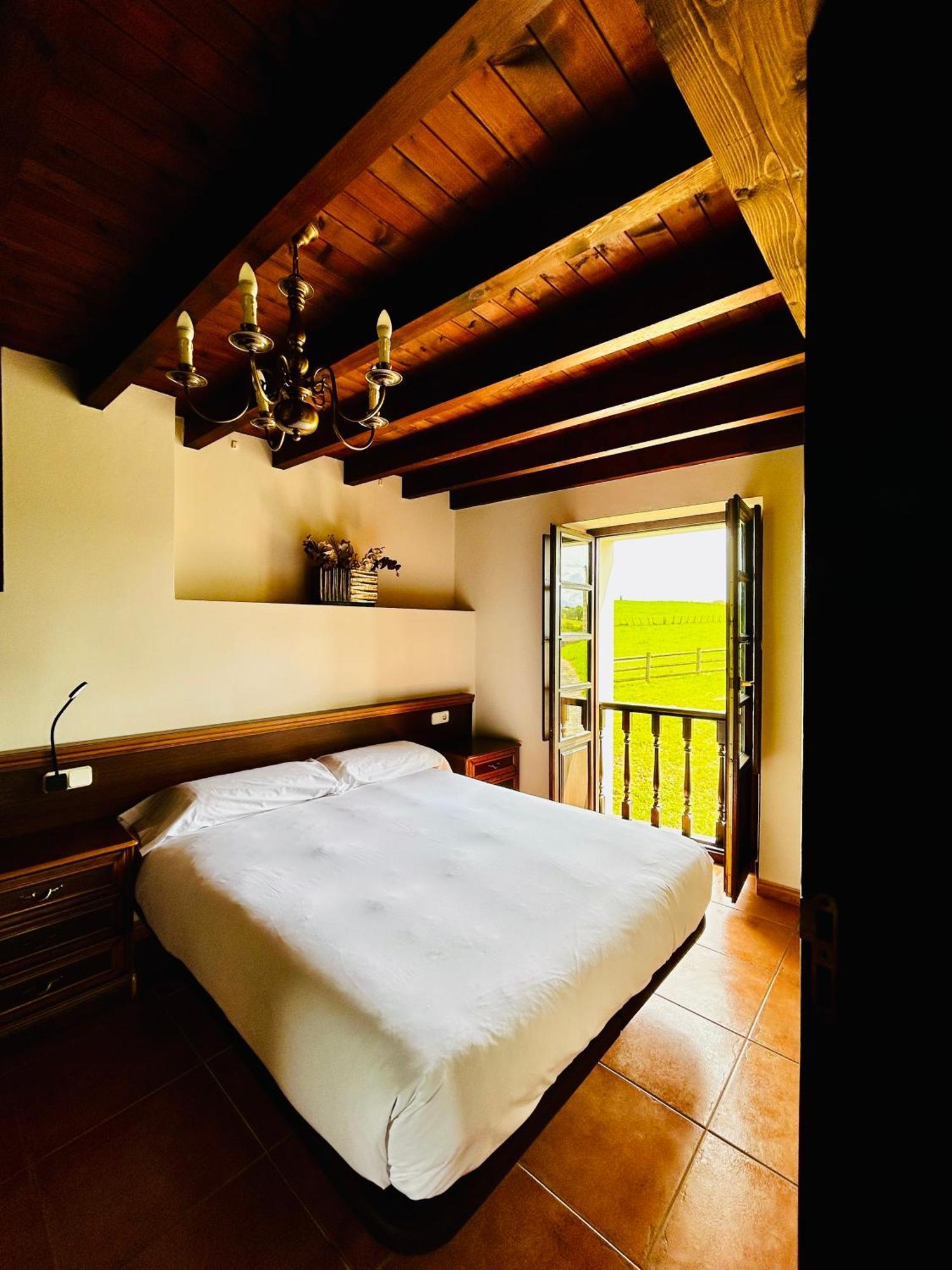 Casa La Maestra Appartement Arriondas Buitenkant foto