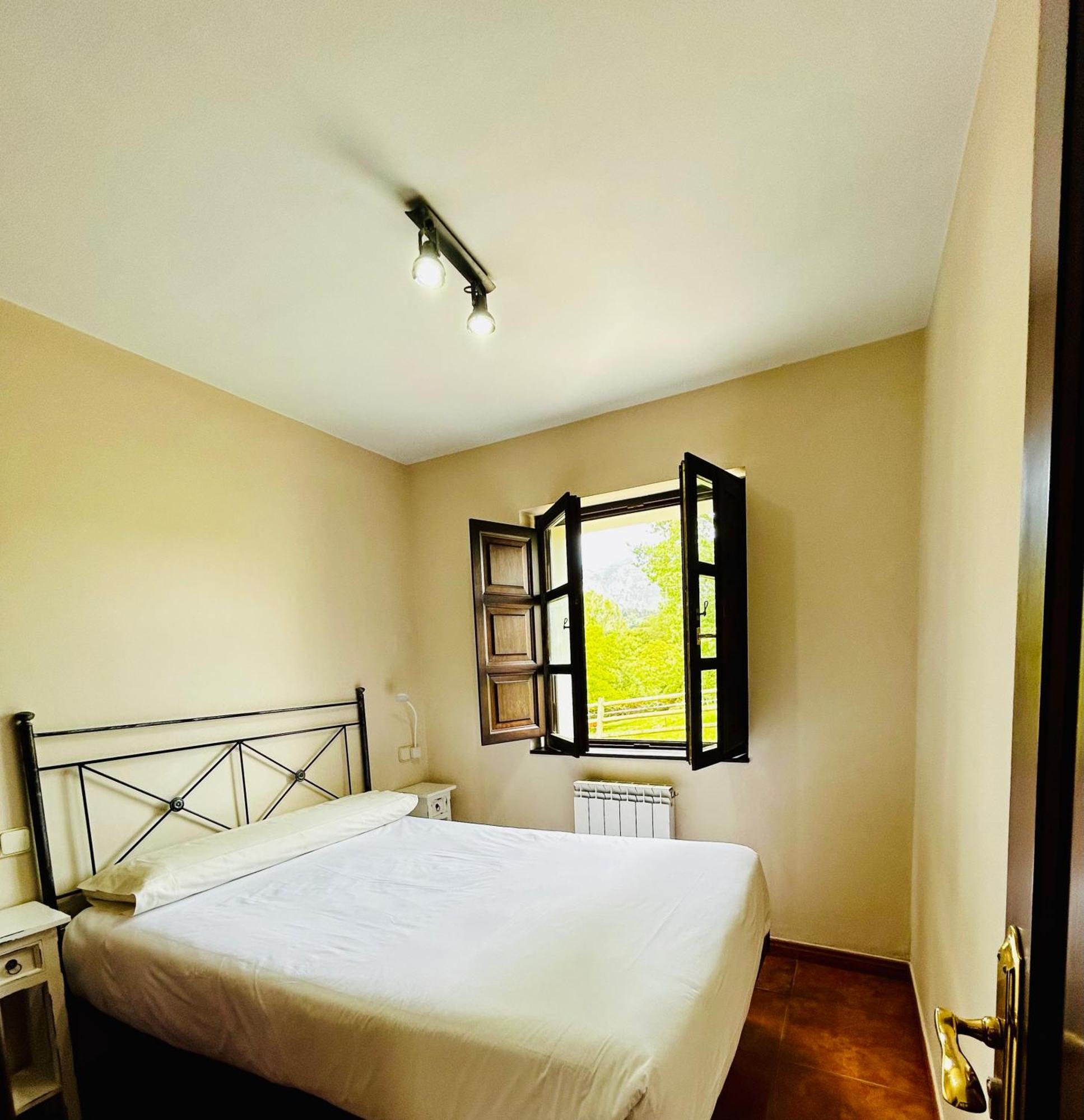 Casa La Maestra Appartement Arriondas Buitenkant foto