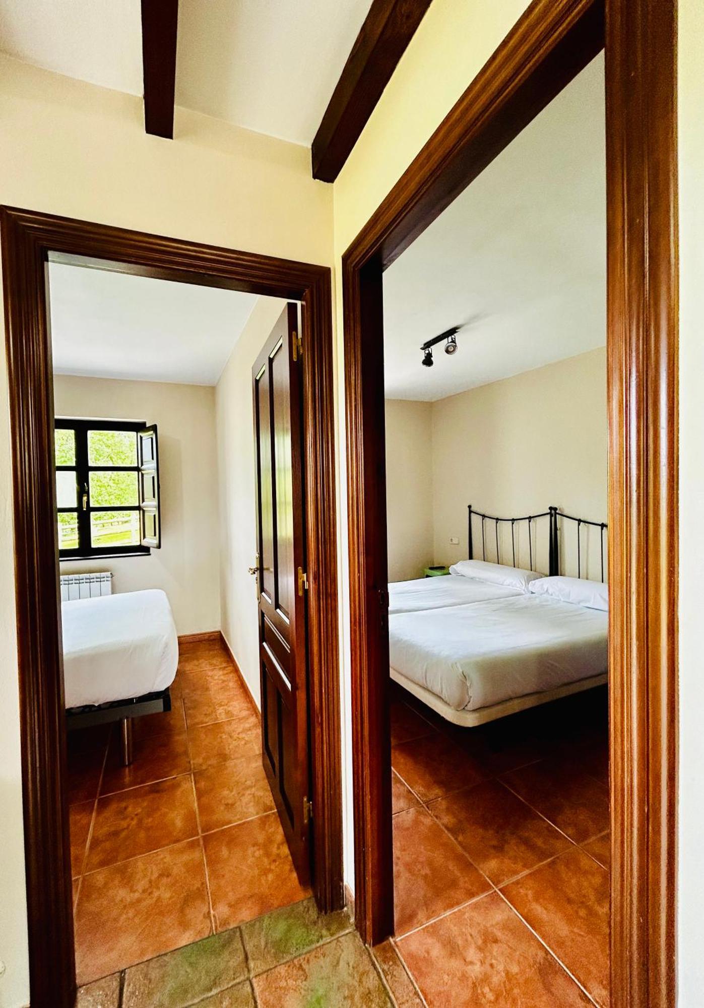 Casa La Maestra Appartement Arriondas Buitenkant foto
