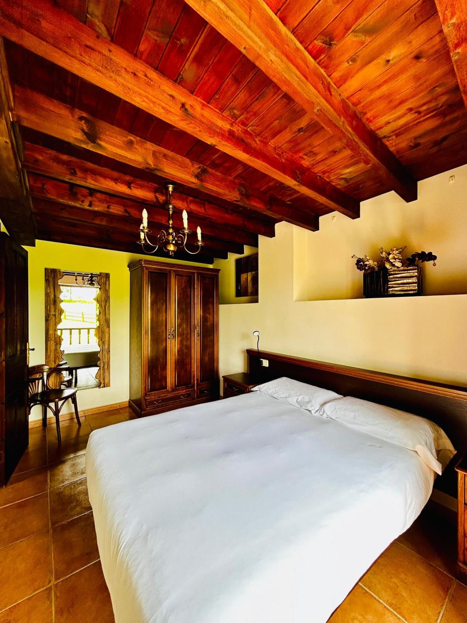 Casa La Maestra Appartement Arriondas Buitenkant foto