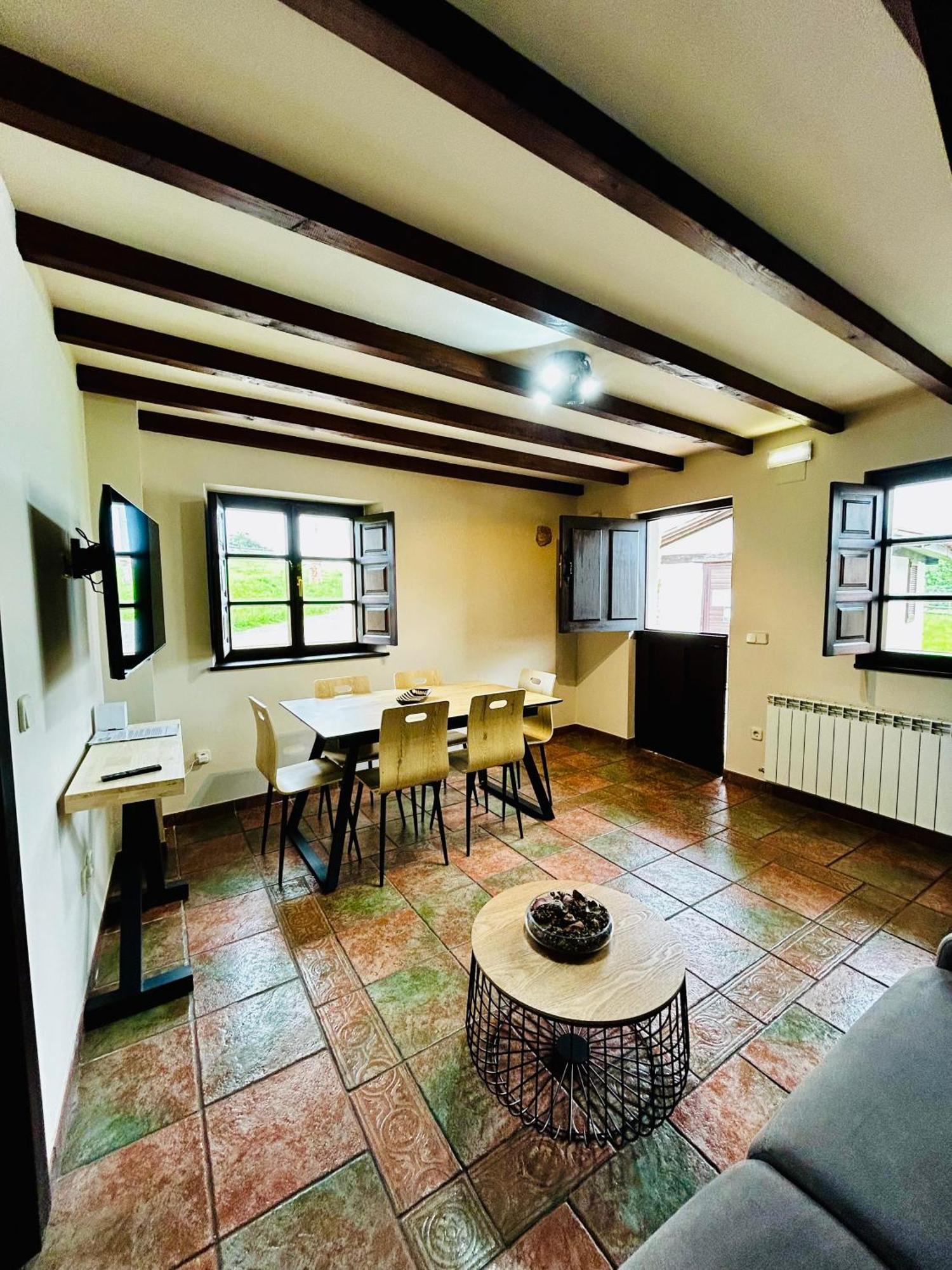 Casa La Maestra Appartement Arriondas Buitenkant foto